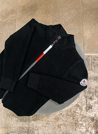 Джемпер на замке Moncler