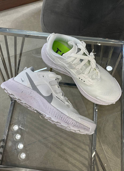 Кроссовки Nike