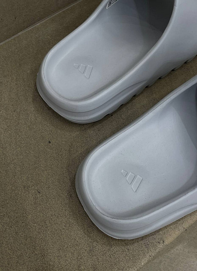 Тапки Yeezy Slide Adidas
