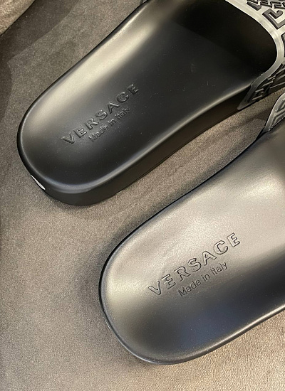Сланцы Versace