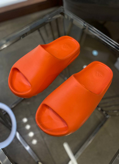 Тапки Yeezy Slide Adidas