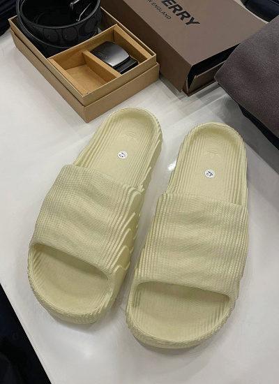 Сланцы Adidas