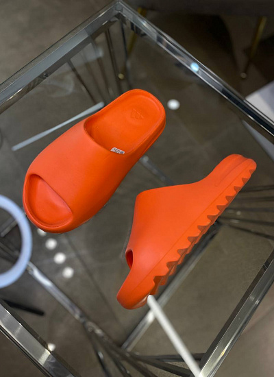 Тапки Yeezy Slide Adidas