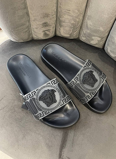 Сланцы Versace