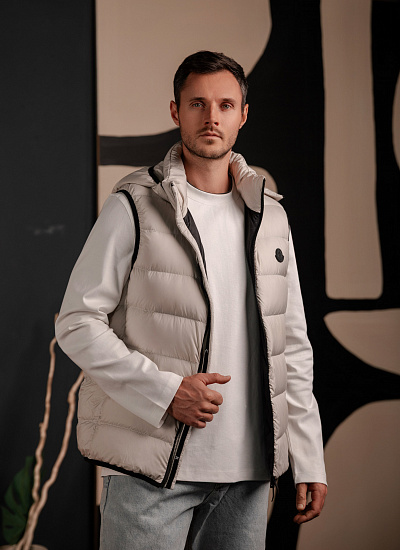 Жилет с капюшоном Moncler